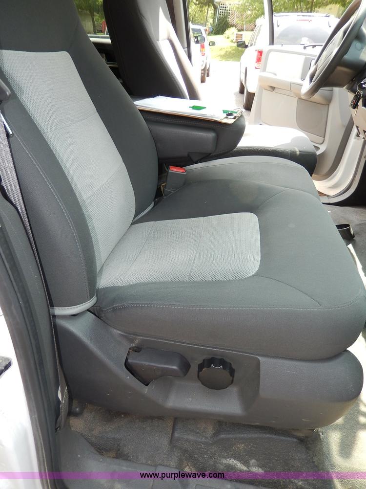 image for item I4347 2004 Ford Expedition XLT SUV