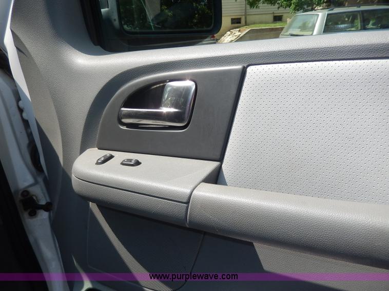 image for item I4347 2004 Ford Expedition XLT SUV