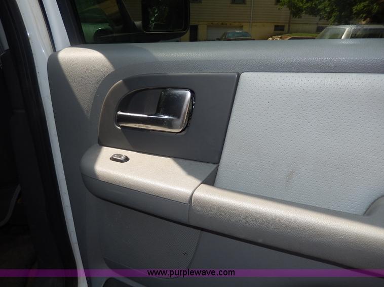 image for item I4347 2004 Ford Expedition XLT SUV