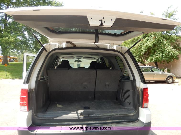 image for item I4347 2004 Ford Expedition XLT SUV