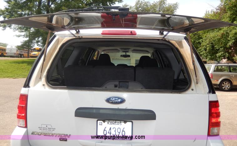 image for item I4347 2004 Ford Expedition XLT SUV