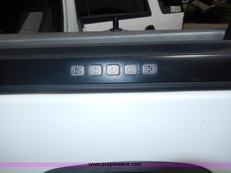 image for item I4347 2004 Ford Expedition XLT SUV