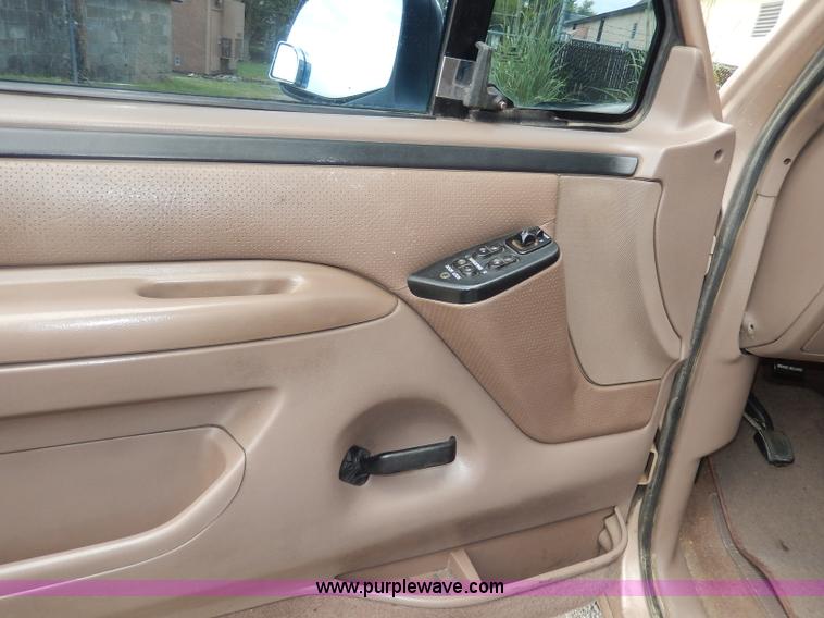 image for item I4349 1996 Ford F150 XLT pickup truck