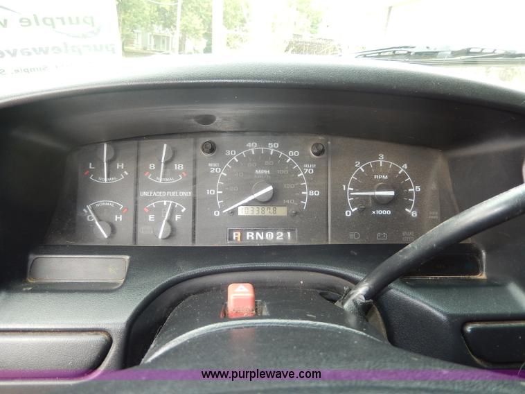 image for item I4349 1996 Ford F150 XLT pickup truck