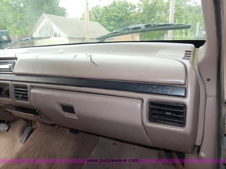 image for item I4349 1996 Ford F150 XLT pickup truck