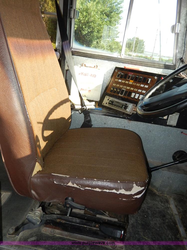 image for item I4385 1996 International 3800 school bus