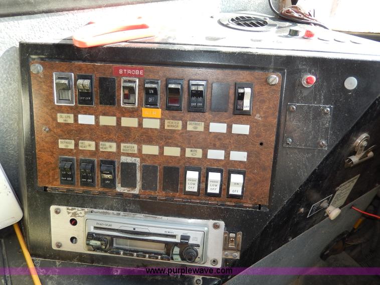 image for item I4385 1996 International 3800 school bus