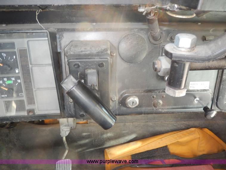 image for item I4385 1996 International 3800 school bus