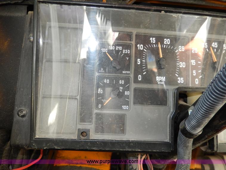 image for item I4385 1996 International 3800 school bus