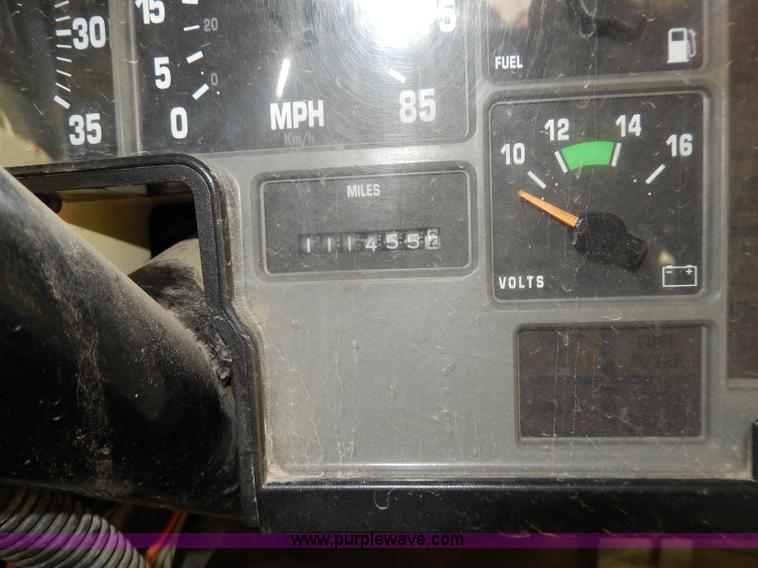 image for item I4385 1996 International 3800 school bus