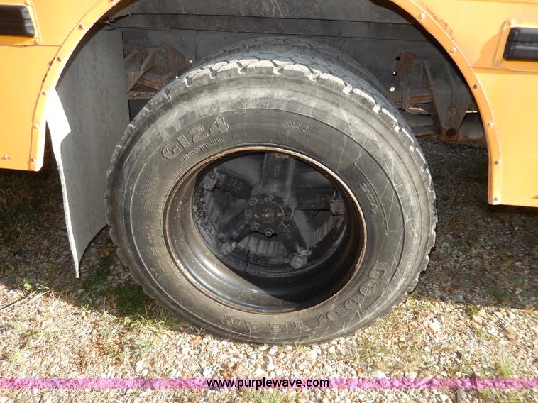 image for item I4385 1996 International 3800 school bus