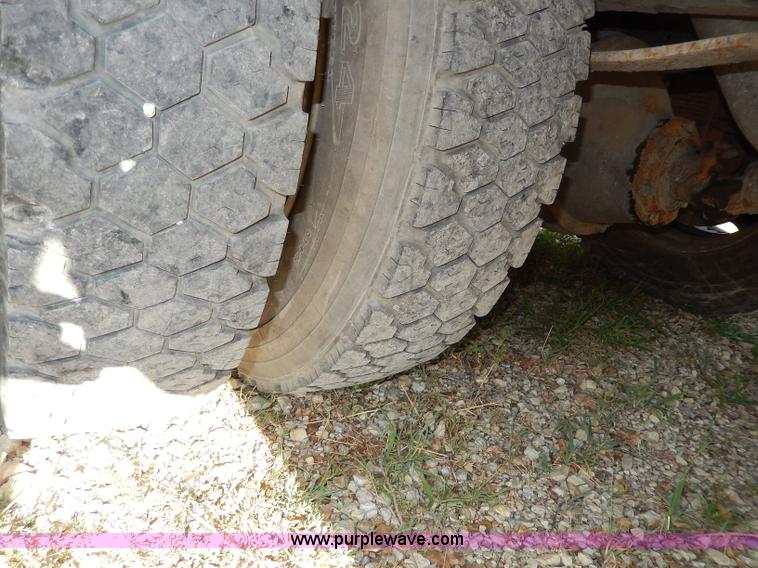 image for item I4385 1996 International 3800 school bus