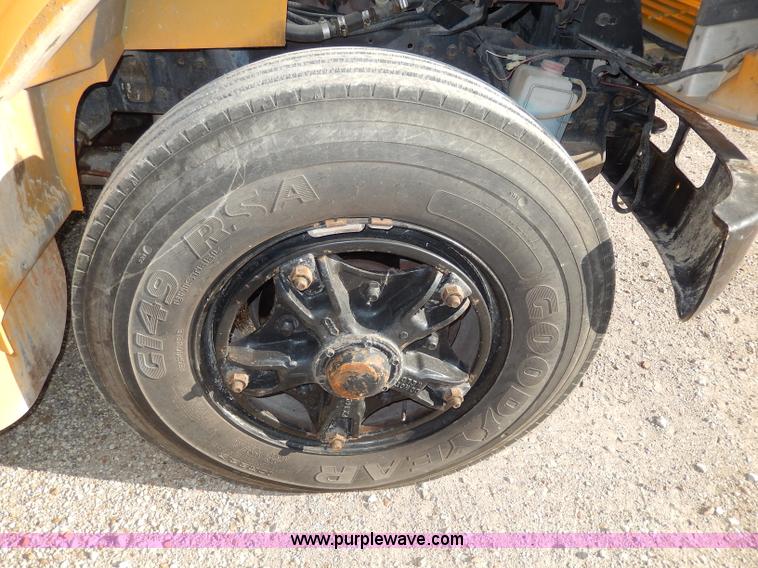 image for item I4385 1996 International 3800 school bus