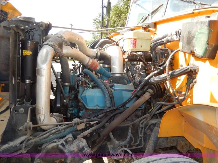 image for item I4385 1996 International 3800 school bus