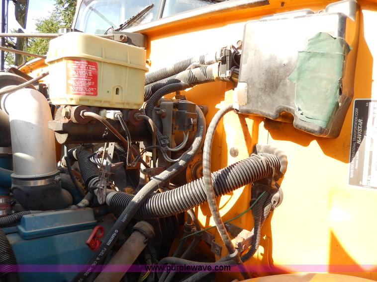 image for item I4385 1996 International 3800 school bus