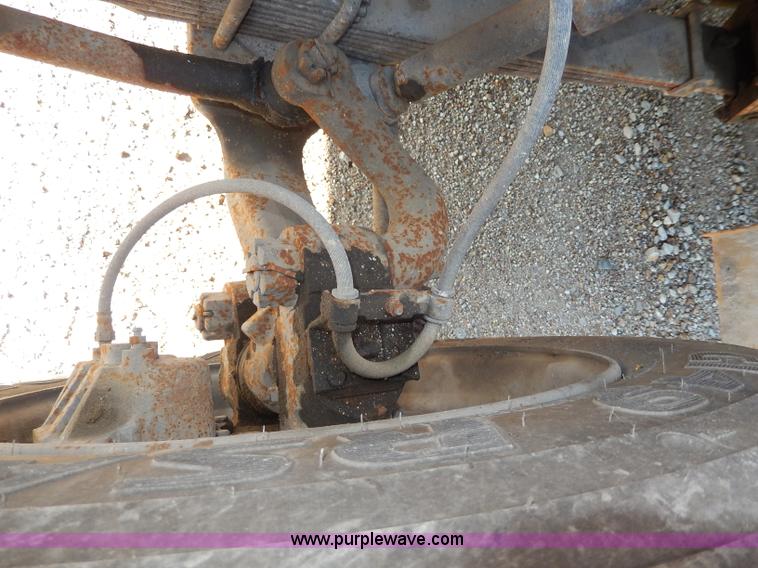 image for item I4385 1996 International 3800 school bus