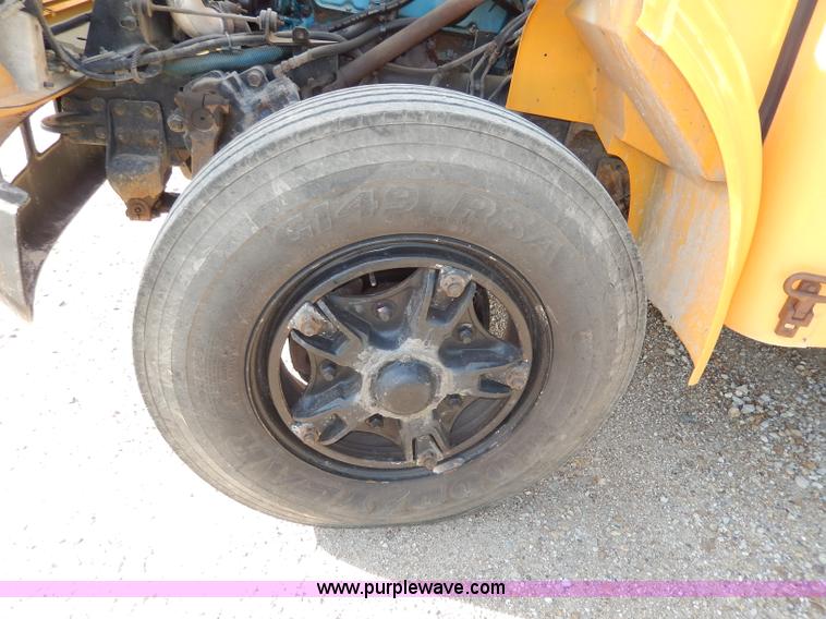 image for item I4385 1996 International 3800 school bus