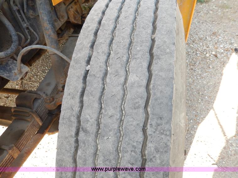 image for item I4385 1996 International 3800 school bus