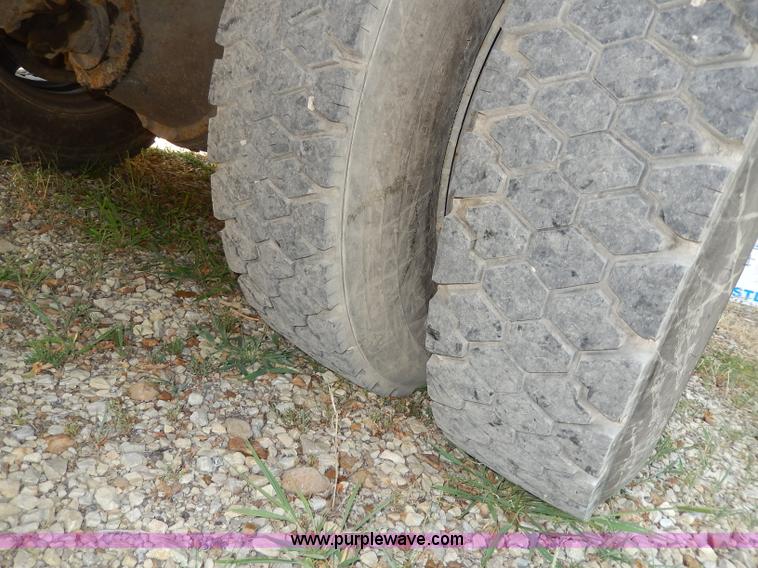 image for item I4385 1996 International 3800 school bus