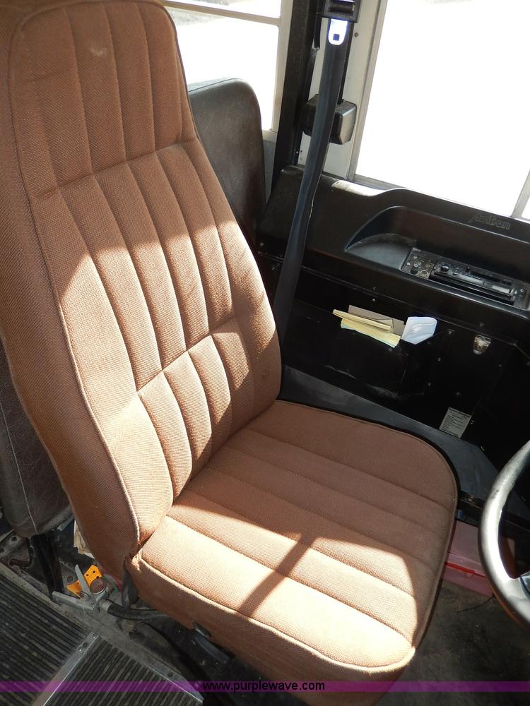 image for item I4390 1998 International 3800 school bus