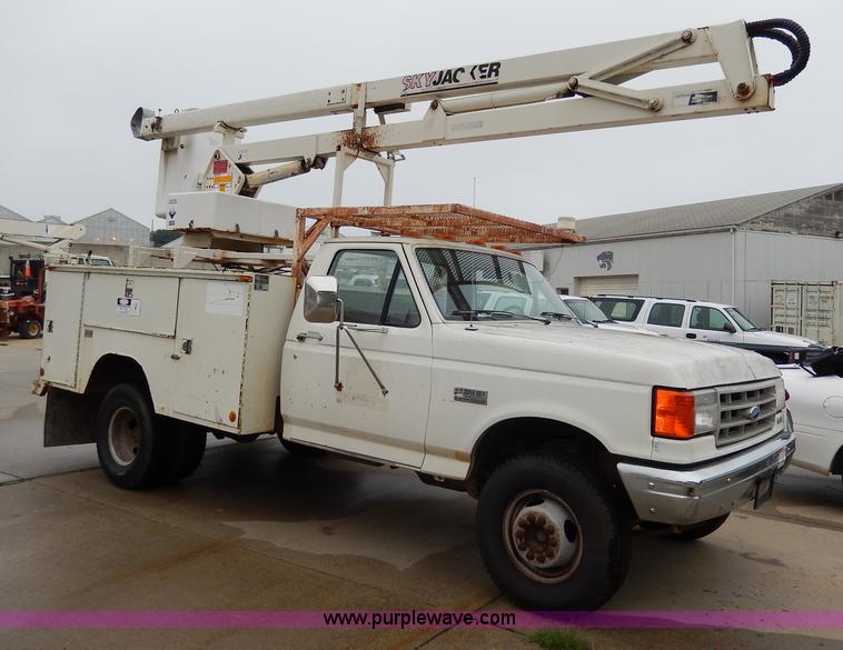 image for item I4450 1989 Ford F450 Super Duty bucket truck