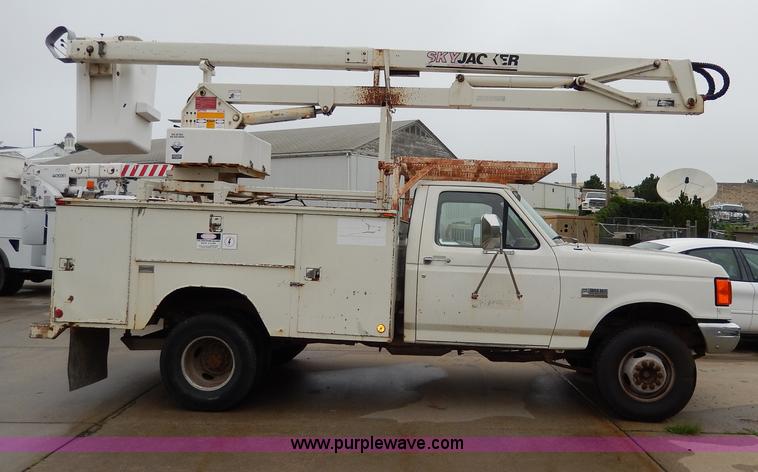 image for item I4450 1989 Ford F450 Super Duty bucket truck