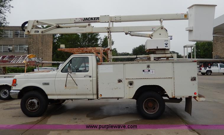image for item I4450 1989 Ford F450 Super Duty bucket truck
