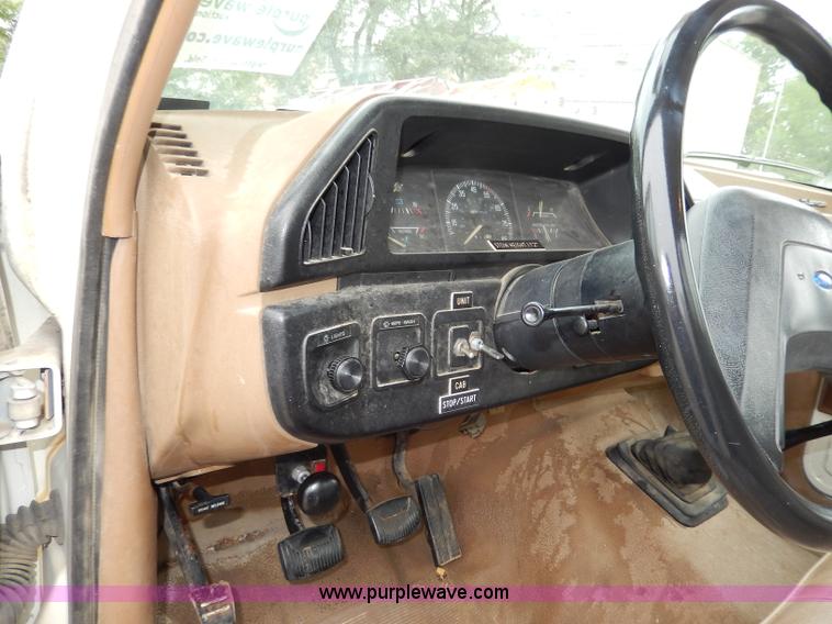 image for item I4450 1989 Ford F450 Super Duty bucket truck