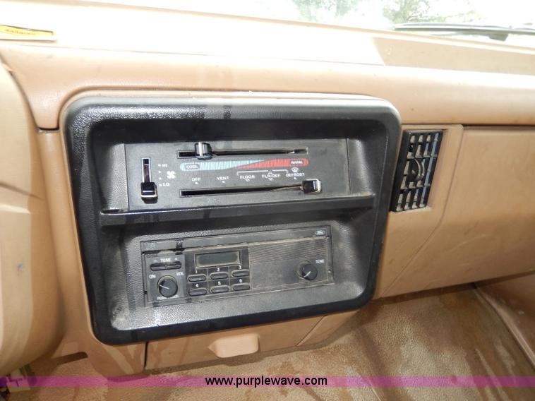 image for item I4450 1989 Ford F450 Super Duty bucket truck