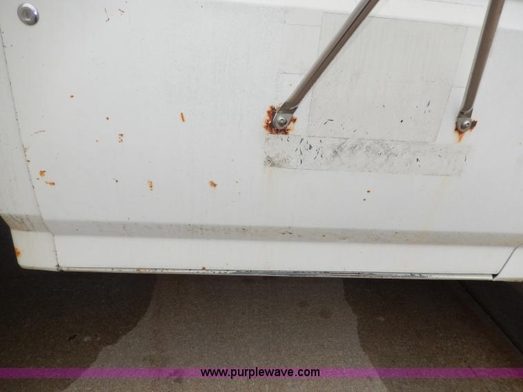 image for item I4450 1989 Ford F450 Super Duty bucket truck