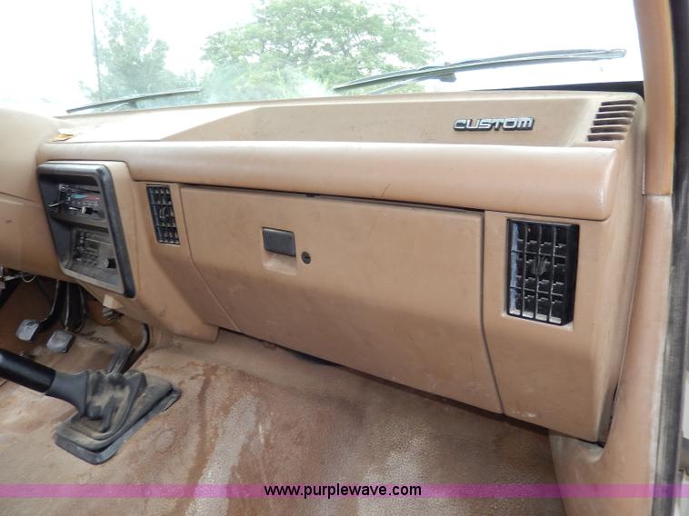 image for item I4450 1989 Ford F450 Super Duty bucket truck