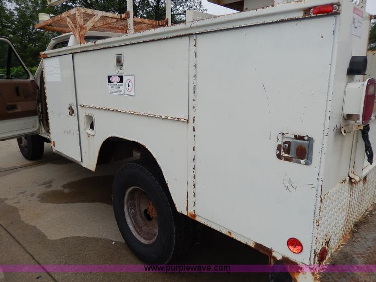 image for item I4450 1989 Ford F450 Super Duty bucket truck