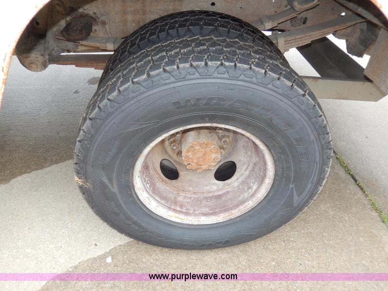 image for item I4450 1989 Ford F450 Super Duty bucket truck