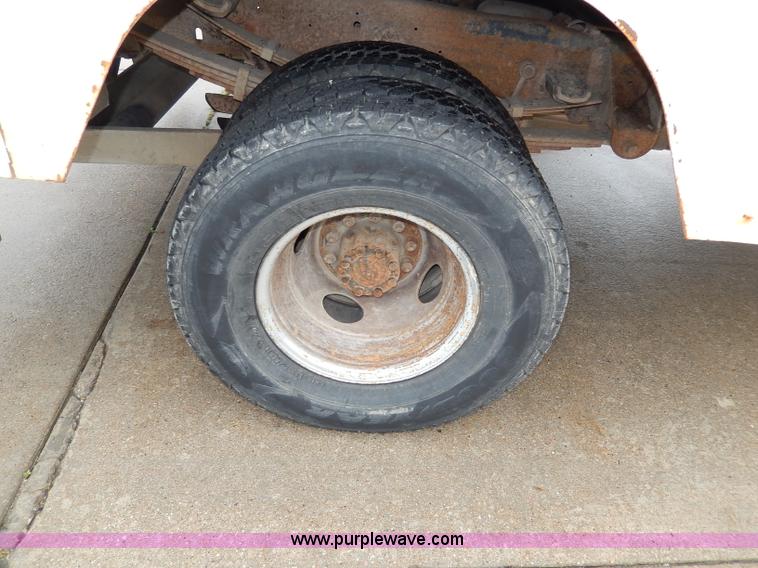 image for item I4450 1989 Ford F450 Super Duty bucket truck