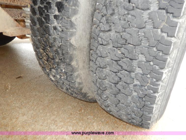 image for item I4450 1989 Ford F450 Super Duty bucket truck