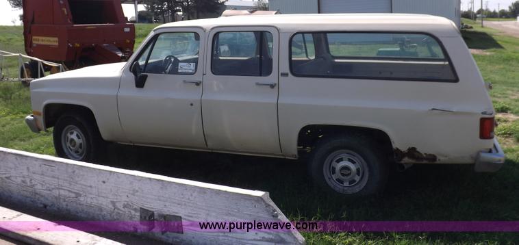 image for item I7632 1990 Chevrolet Suburban R2500 SUV