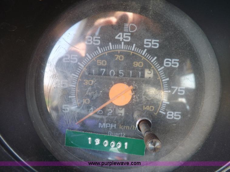 image for item I7632 1990 Chevrolet Suburban R2500 SUV