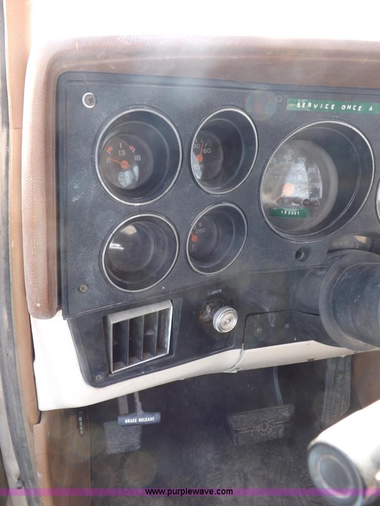 image for item I7632 1990 Chevrolet Suburban R2500 SUV