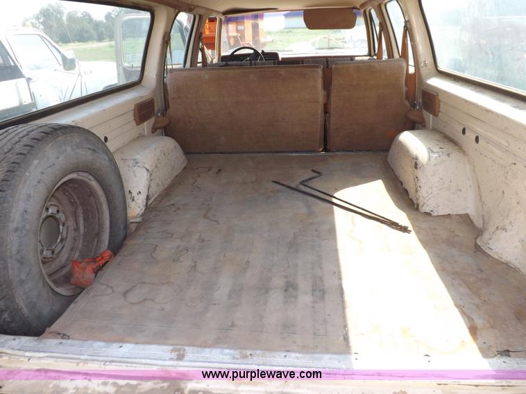 image for item I7632 1990 Chevrolet Suburban R2500 SUV