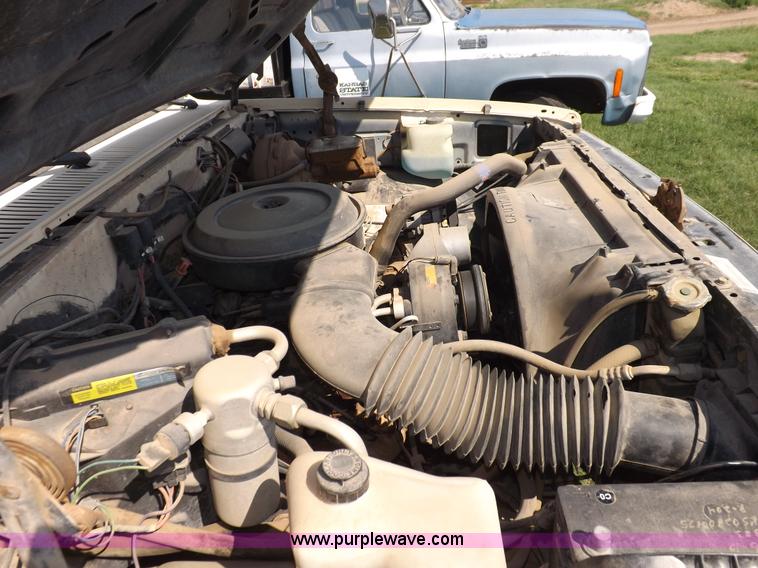 image for item I7632 1990 Chevrolet Suburban R2500 SUV