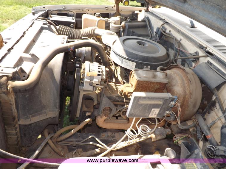 image for item I7632 1990 Chevrolet Suburban R2500 SUV