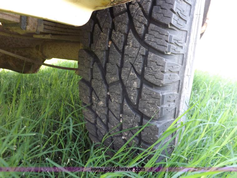 image for item I7632 1990 Chevrolet Suburban R2500 SUV