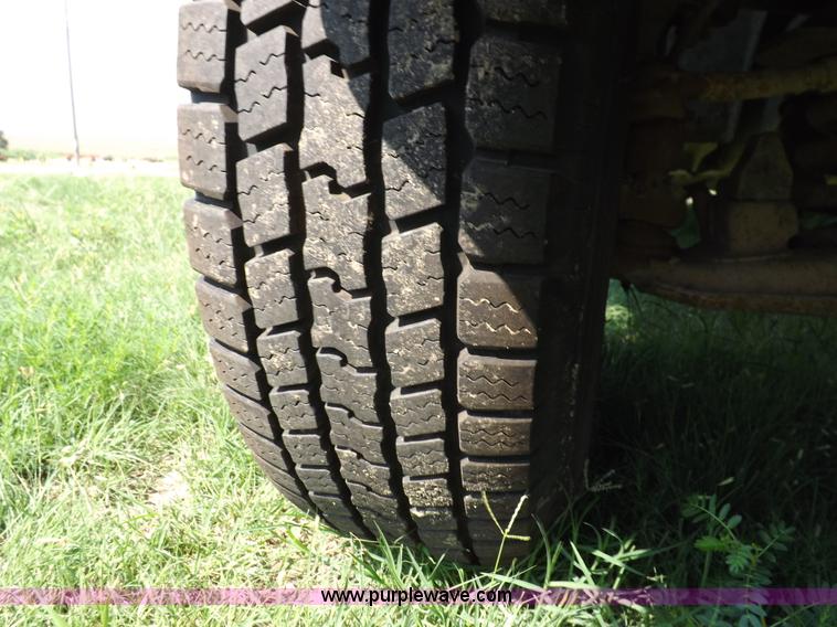 image for item I7632 1990 Chevrolet Suburban R2500 SUV