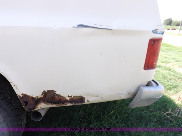 image for item I7632 1990 Chevrolet Suburban R2500 SUV