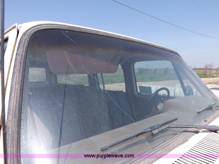 image for item I7632 1990 Chevrolet Suburban R2500 SUV