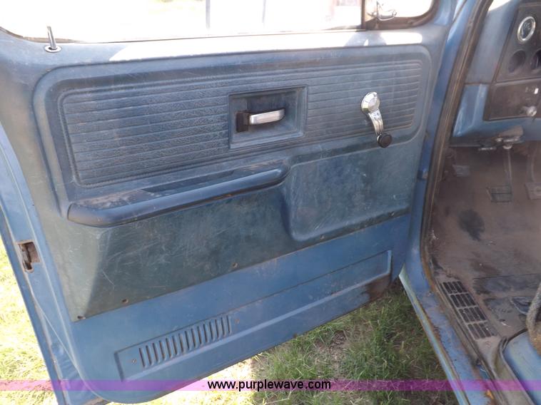 image for item I7633 1980 Chevrolet C30 Custom Deluxe flatbed truck