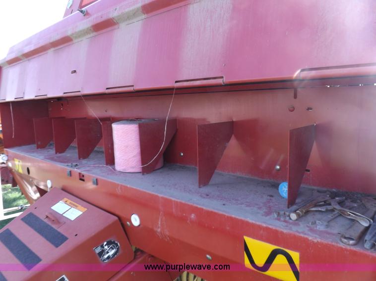 image for item I7636 1994 New Holland 660 round baler