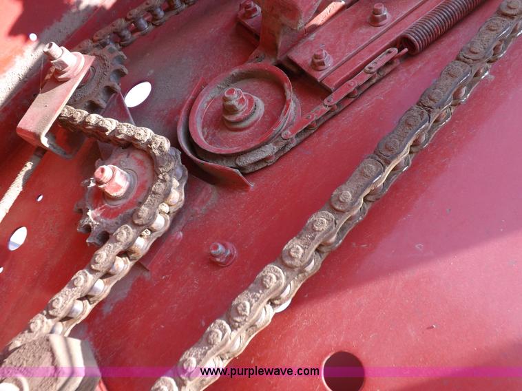 image for item I7636 1994 New Holland 660 round baler