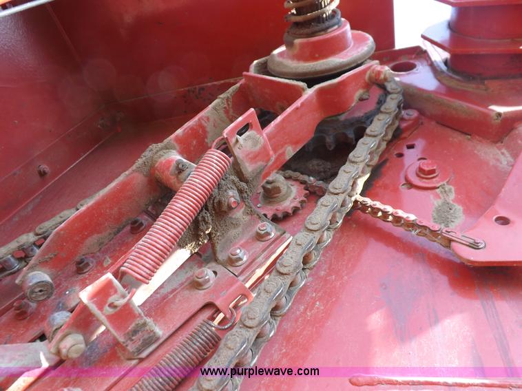 image for item I7636 1994 New Holland 660 round baler