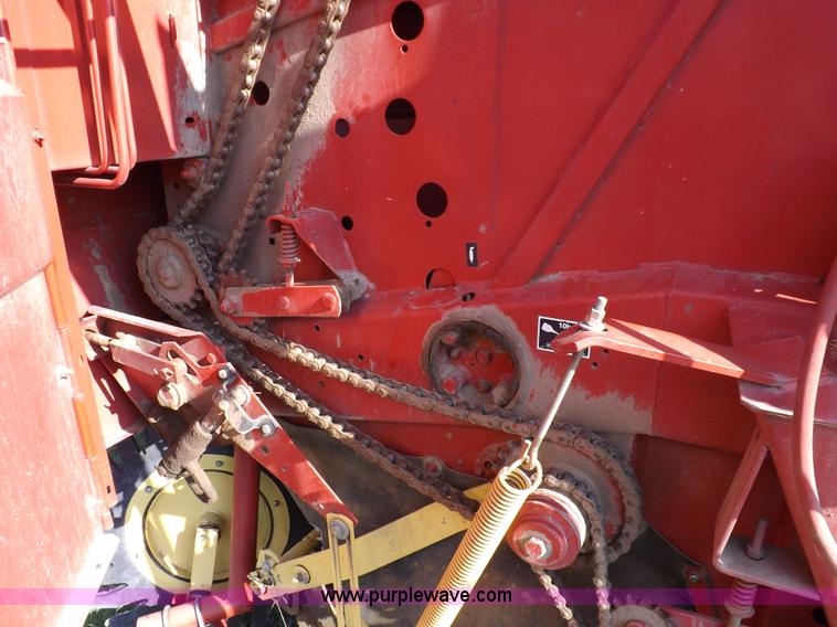 image for item I7636 1994 New Holland 660 round baler